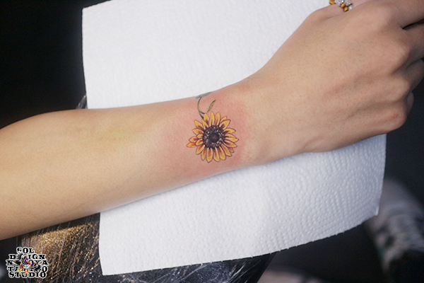 名古屋　タトゥー　女性